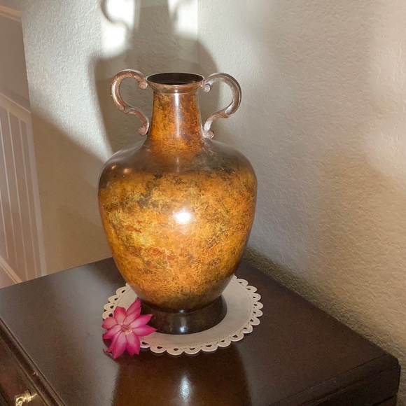 Urn Shaped Wide Body Metal Handled Vase - Picture 2 of 6